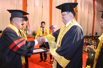 10Wisuda 02.jpg